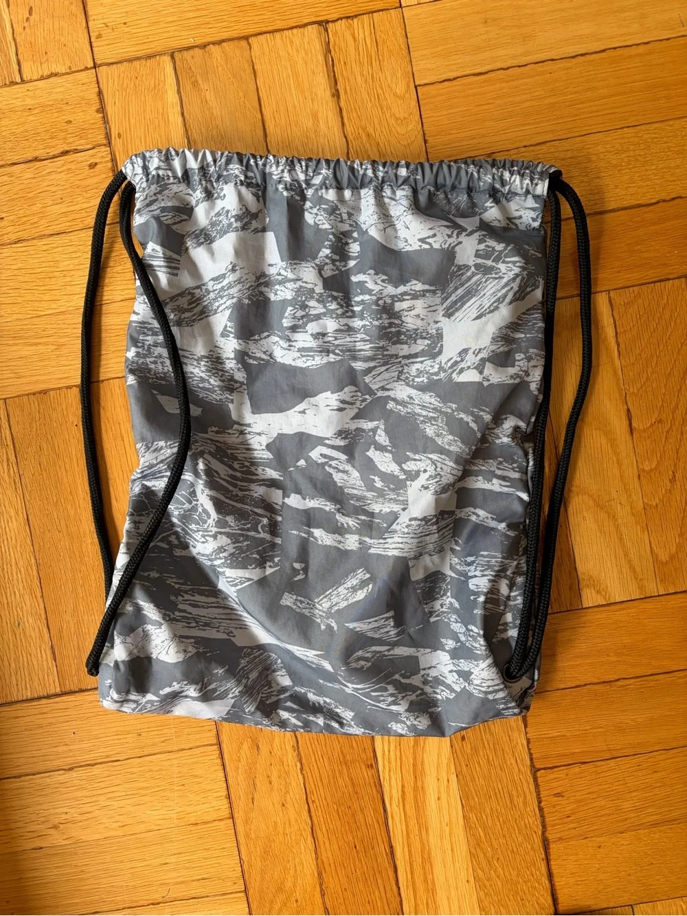 Nike Gray Camo Drawstring Gym Sack Back Pack. Nylon Lightweight. Soccer / School